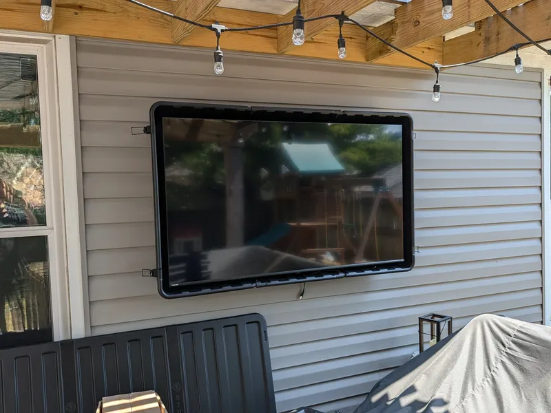 TV installation in Jeffersontown home