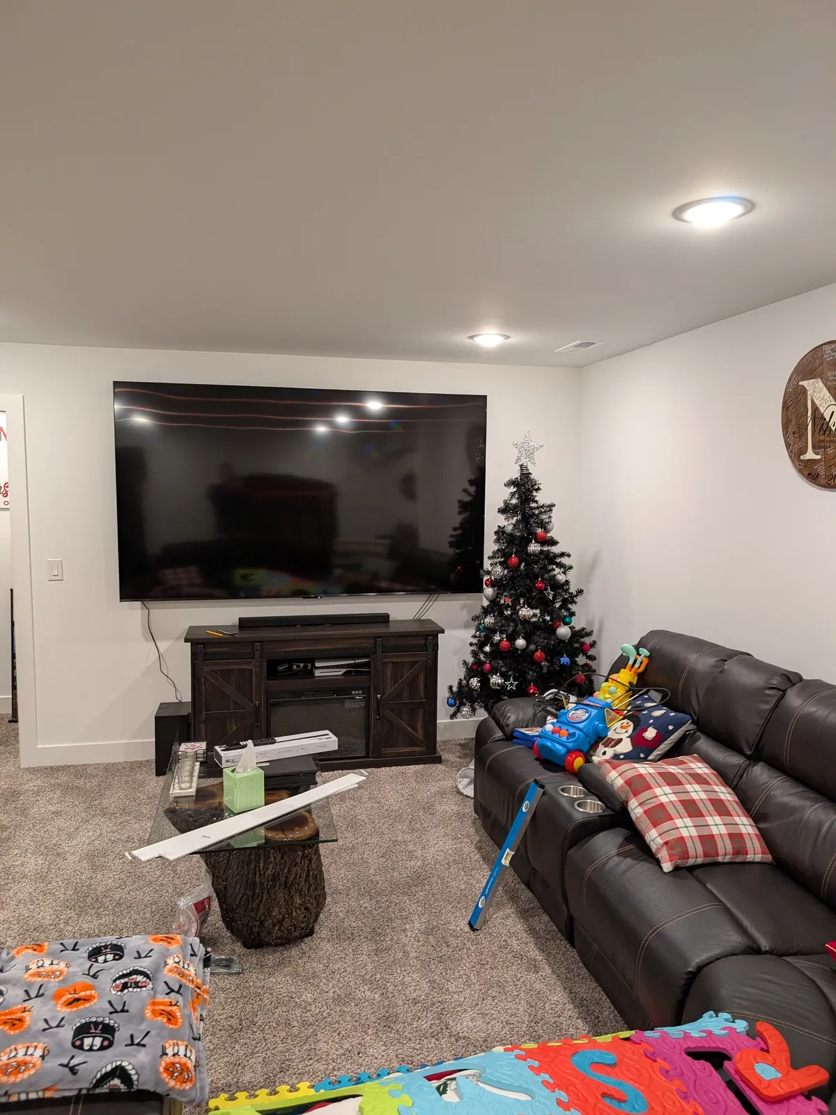 Samsung Frame TV with One Connect box hidden