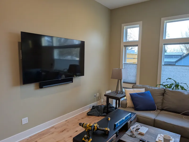 Sonos soundbar wall mount with hidden outlet behind Samsung TV Highlands Louisville